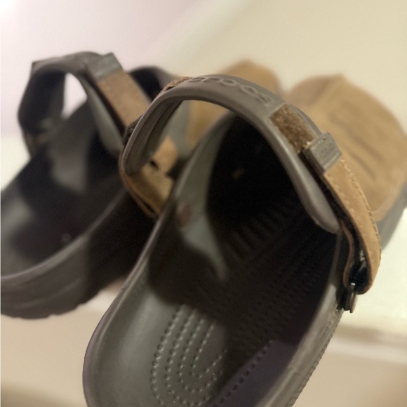 Crocs Men's Brown Leather Casual  Clogs Sz 13 - Picture 7 of 9